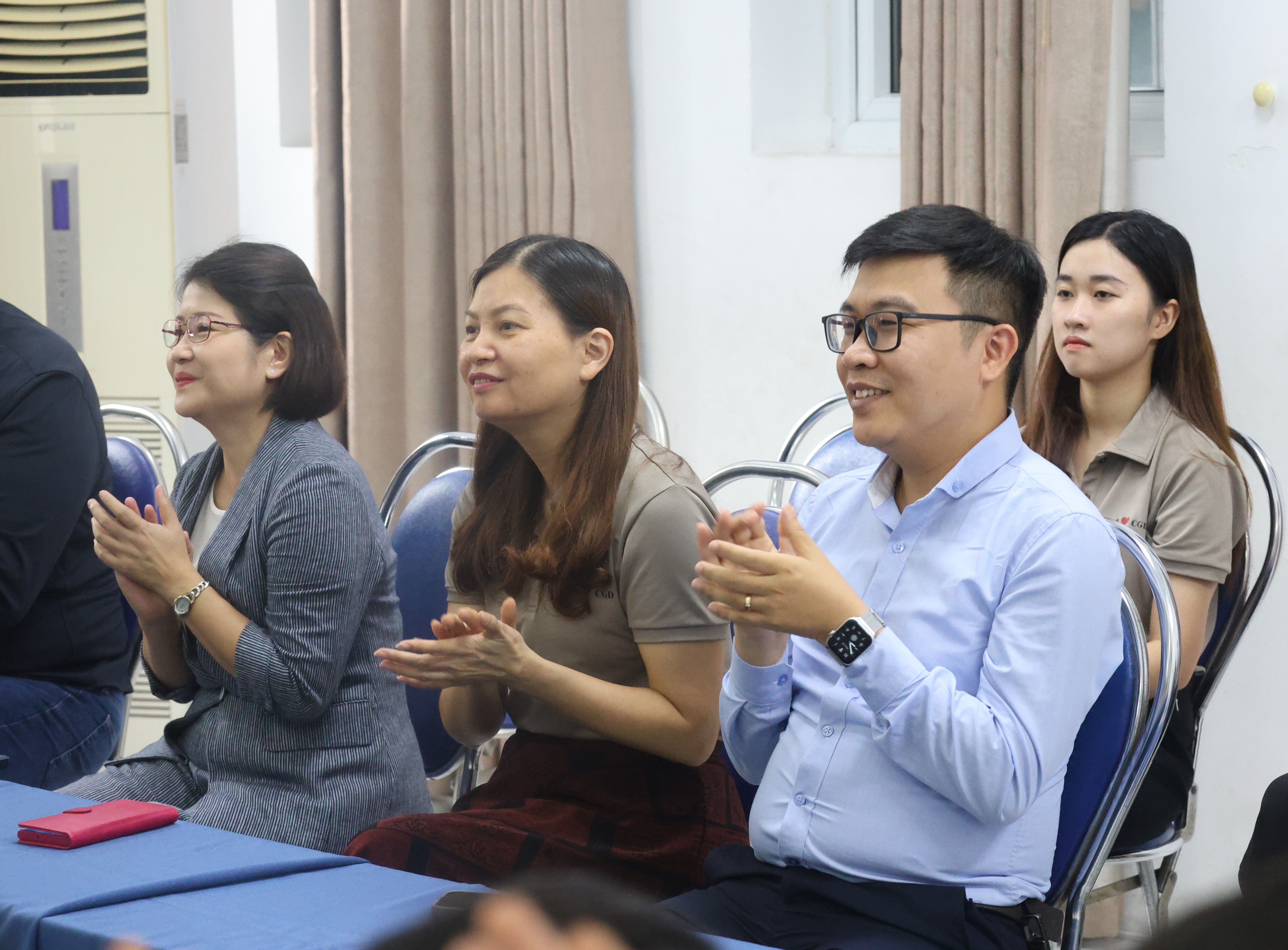 Buổi Hội thảo có sự góp mặt của Mr. Peter Murray - Giám đốc Apple Education khu vực Đông Nam Á, Mrs. Trang Lai - Lãnh đạo & Học tập Apple Education Việt Nam